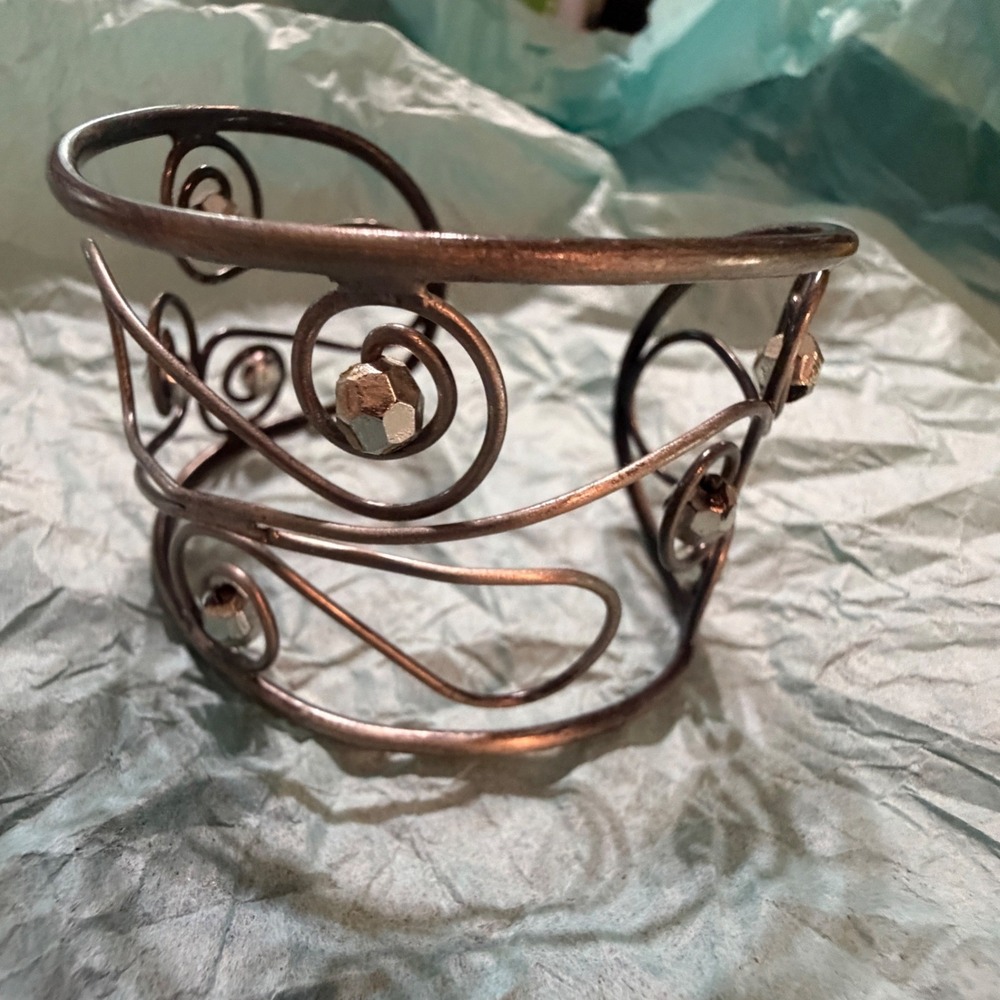 Vintage Style Silver Tone Wire Swirl Filigree Cuff Bracelet‎ with Faceted Beads